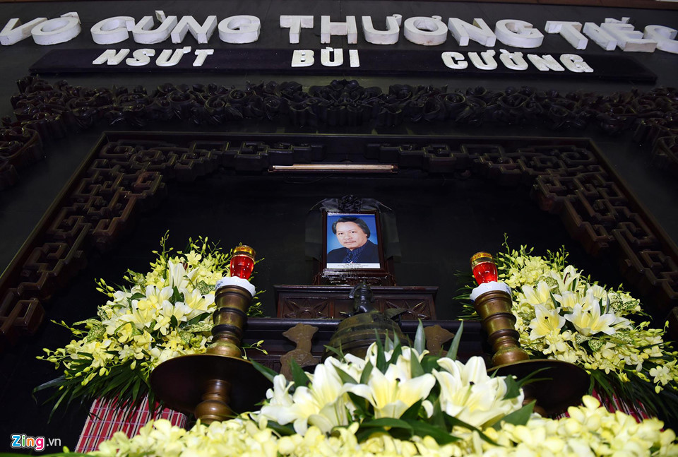 Người thân, bạn bè, đồng nghiệp đau buồn, xót xa trước sự ra đi đột ngột của người nghệ sĩ tài năng, tâm huyết với nghề.