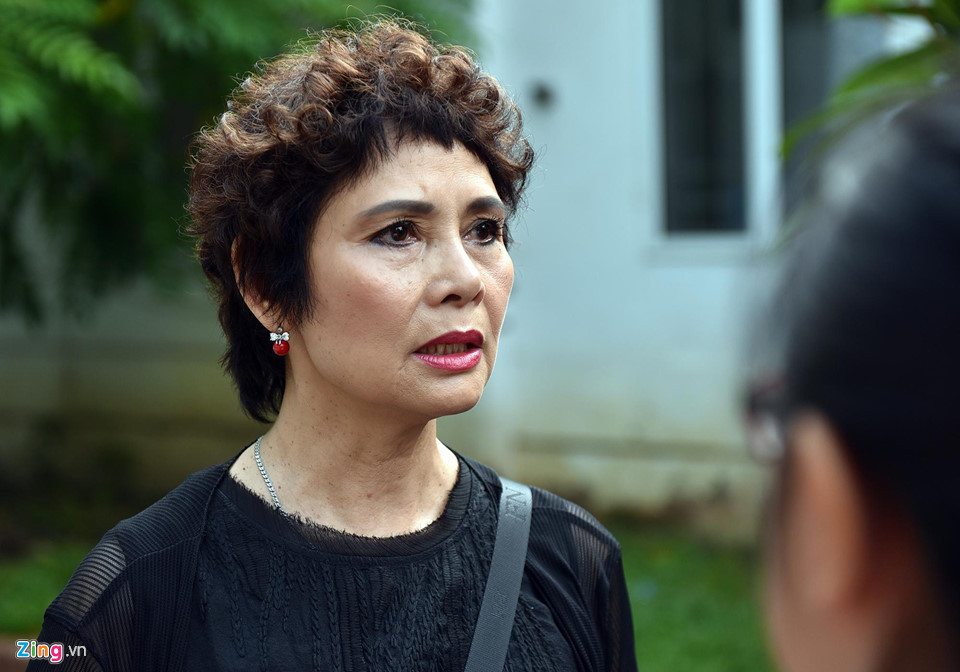 Tang lễ của NSƯT Bùi Cường diễn ra vào sáng 7/8 tại Nhà tang lễ Bộ Quốc phòng, Trần Thánh Tông, Hà Nội. Theo thông tin từ phía gia đình nghệ sĩ Bùi Cường, lễ truy điệu diễn ra vào 8h45 và hoả táng cùng ngày tại đài hoá thân Hoàn Vũ, Hà Nội. NSND Minh Châu, người bạn học, đồng thời là đồng nghiệp của ông, có mặt từ sớm để chia buồn với gia đình nghệ sĩ quá cố. Trước đó, Minh Châu chia sẻ chị quá bất ngờ trước sự ra đi của Bùi Cường.