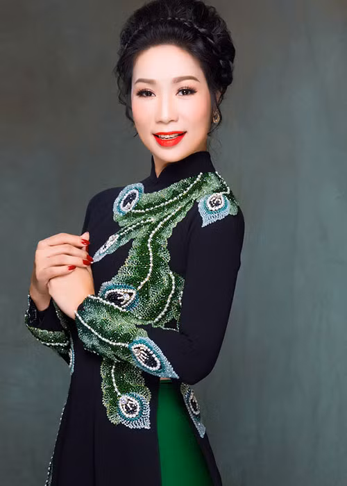 Cận vẻ đẹp của Trịnh Kim Chi ở tuổi 46.