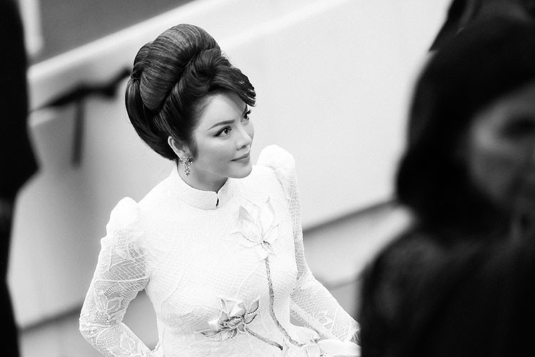 Hình ảnh giản dị nhưng tuyệt đẹp của Lý Nhã Kỳ diện áo dài trên thảm đỏ Cannes.