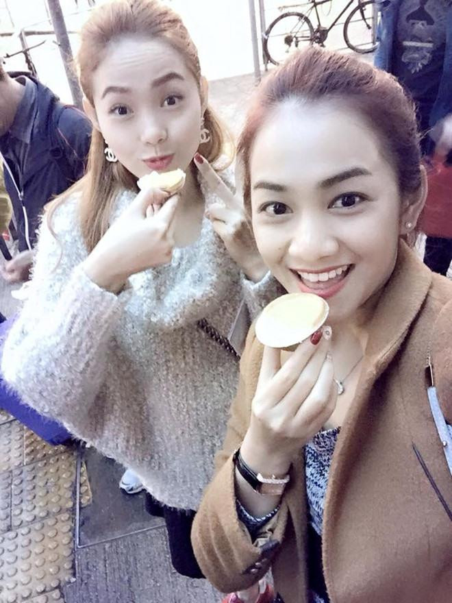 Minh Hằng và em dâu xinh đẹp.