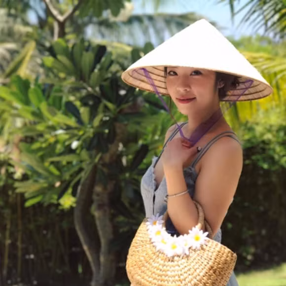 Vợ sắp cưới kém MC Đức Bảo 5 tuổi, đang làm biên tập viên thời sự quốc tế của kênh truyền hình quốc hội.