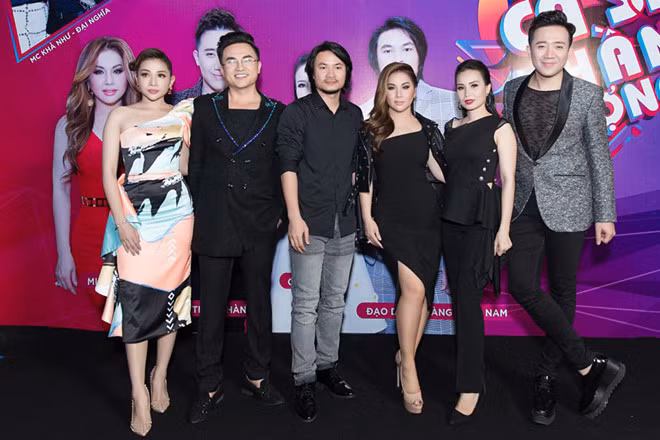 Dàn giám khảo Ca sĩ thần tượng và 2 MC Đại Nghĩa - Khả Như.