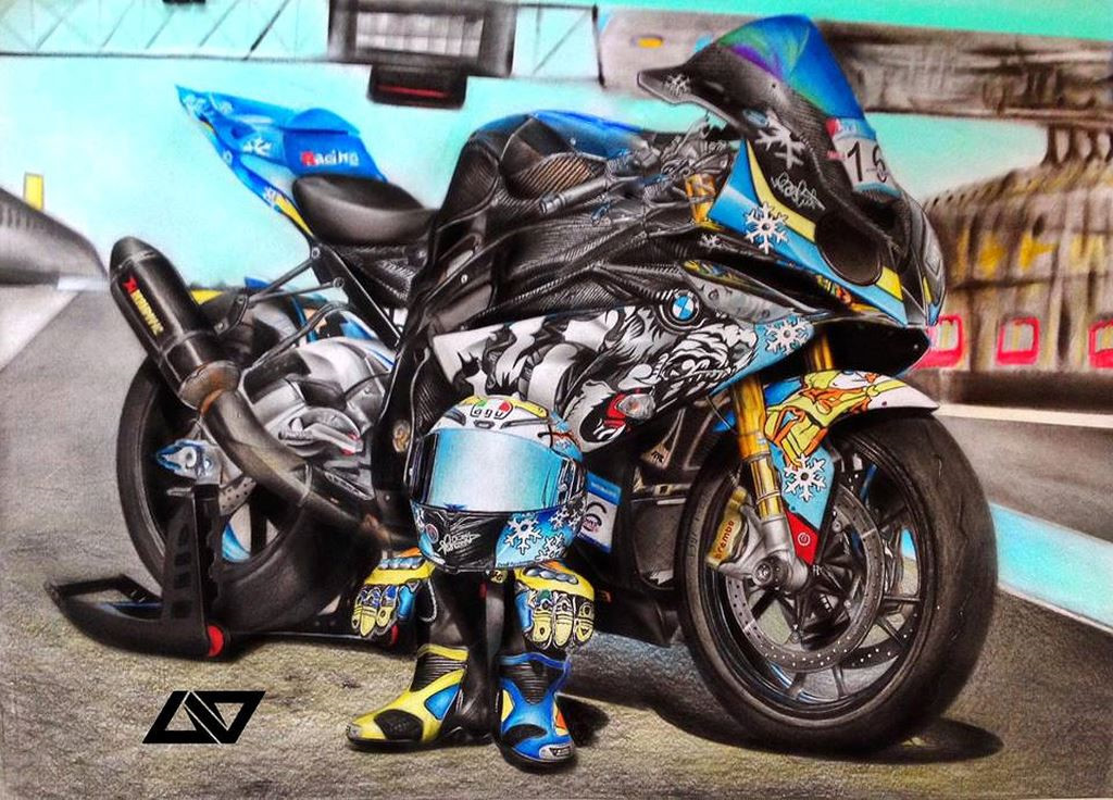 "Trước Tết 2 tuần, mình bắt đầu vẽ Yamaha R6, đây là chiếc xe mình thích nhất nên nó hơi đặc biệt. Mình hoàn thành vào chiều 30 Tết, ký tên vào bức tranh đúng thời khắc giao thừa”, Viết Chung kể về bức tranh đầu tiên.