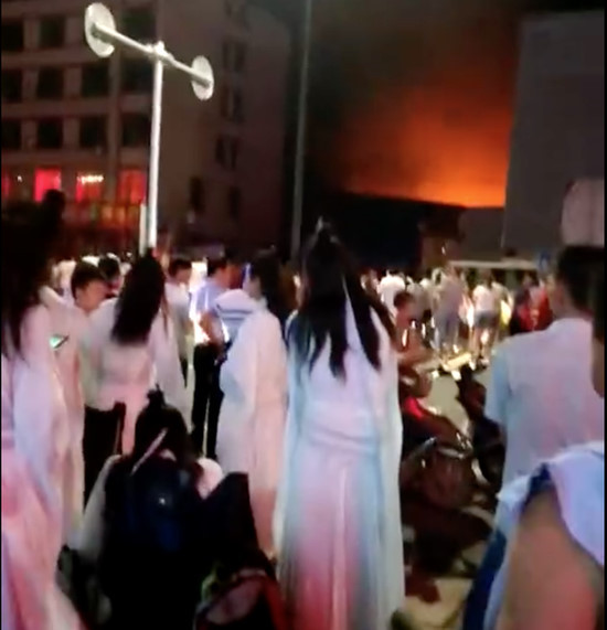 Hỏa hoạn xảy ra ở phim trường khiến hai người tử vong.