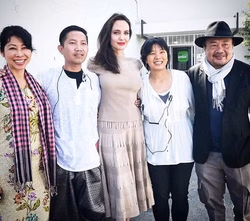 Angelina Jolie phu nhan hen ho voi doanh nhan bat dong san-Hinh-2