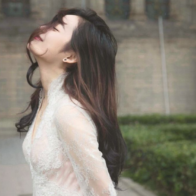 Trong phim Lý Tuệ Trân xinh đẹp, cô vào vai trợ lý Hàn Tuyết thông minh, sắc sảo. Bộ phim ra mắt và khán giả chỉ nhớ đến Địch Lệ Nhiệt Ba. Vương Nhất Phi dù đẹp nhưng không để lại bất kỳ dấu ấn nào.