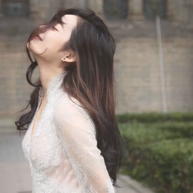 Trong phim Lý Tuệ Trân xinh đẹp, cô vào vai trợ lý Hàn Tuyết thông minh, sắc sảo. Bộ phim ra mắt và khán giả chỉ nhớ đến Địch Lệ Nhiệt Ba. Vương Nhất Phi dù đẹp nhưng không để lại bất kỳ dấu ấn nào.