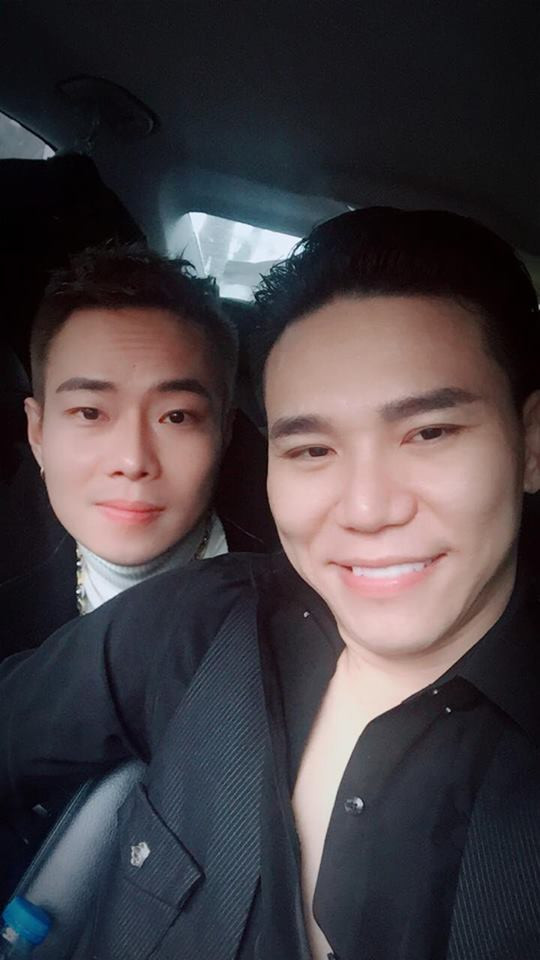 Ca sĩ Nam Khang tiết lộ Châu Việt Cường tháng nào cũng gửi tiền về cho mẹ.