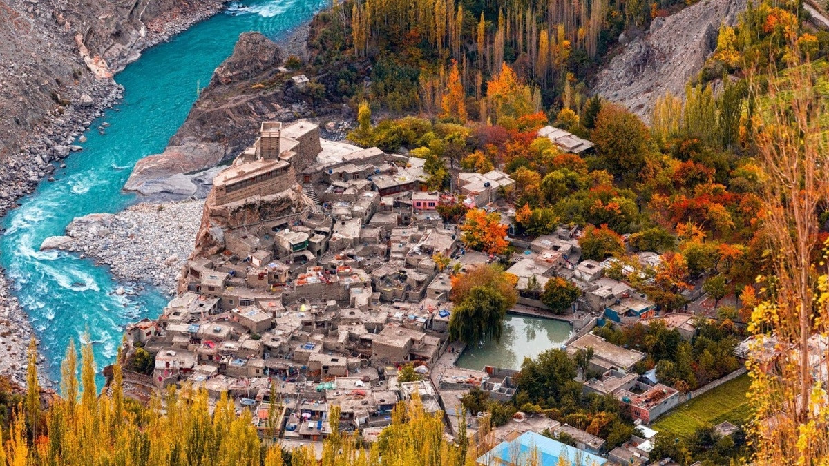 Thung lũng Hunza nằm biệt lập ở độ cao gần 2.500 m, phía bắc Pakistan, giáp với khu vực Tân Cương của Trung Quốc và hành lang Wakhan, Afghanistan. Đây là nơi cư ngụ của bộ tộc Hunza, còn gọi là Burusho. Ảnh: Levart.