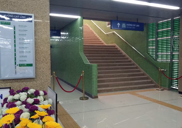 Bên trong khu vực ga La Khê, nhà ga đường sắt trên cao Cát Linh - Hà Đông.