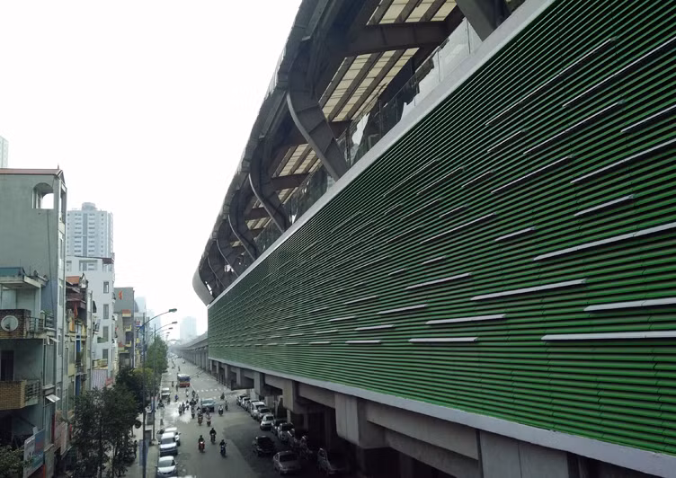 Theo Ban Quản lý dự án Đường sắt, việc mở cửa cho người dân tham quan nhà ga La Khê và đoàn tàu tuyến Cát Linh - Hà Đông sẽ miễn phí vào thứ 3, thứ 4, thứ 6 và thứ 7. Buổi sáng từ 9h đến 11h; buổi chiều từ 14h đến 16h; ngày thứ 7 thời gian mở cửa từ 9h đến 15h (từ ngày 20/5 - cho đến hết ngày 20/6/2017).