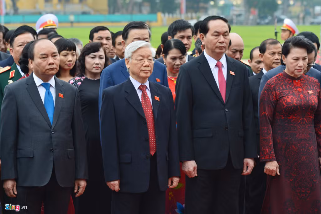 Quốc hội cũng dành thời gian để xem xét, thảo luận và quyết định các vấn đề liên quan đến tình hình thực hiện kế hoạch phát triển kinh tế - xã hội và ngân sách nhà nước những tháng đầu năm 2017; tiến hành giám sát tối cao việc thực hiện chính sách, pháp luật về an toàn thực phẩm giai đoạn 2011-2016.