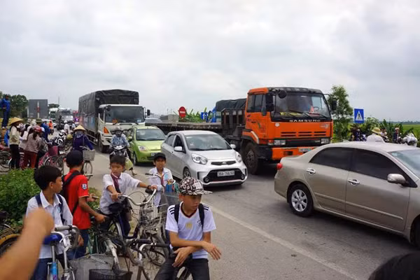 Thanh Hoa: Xe tang cho thi the nguoi bat ngo boc chay du doi-Hinh-2