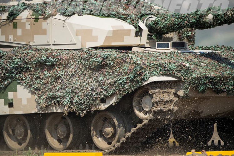 Tuy nhiên việc Trung Quốc hy vọng vào Type-15 để chống lại loại xe tăng chiến đấu chủ lực T-90S của Ấn Độ là tham vọng lớn; theo thông tin chính thức từ nhà sản xuất xe tăng T-90 Uralvagonzavod, vỏ giáp trước của T-90S tương đương 550-650 mm thép RHA khi chống đạn xuyên giáp thoát vỏ ổn định bằng cánh đuôi (APFSDS), hay 750 mm khi chống đạn nổ lõm (HEAT).