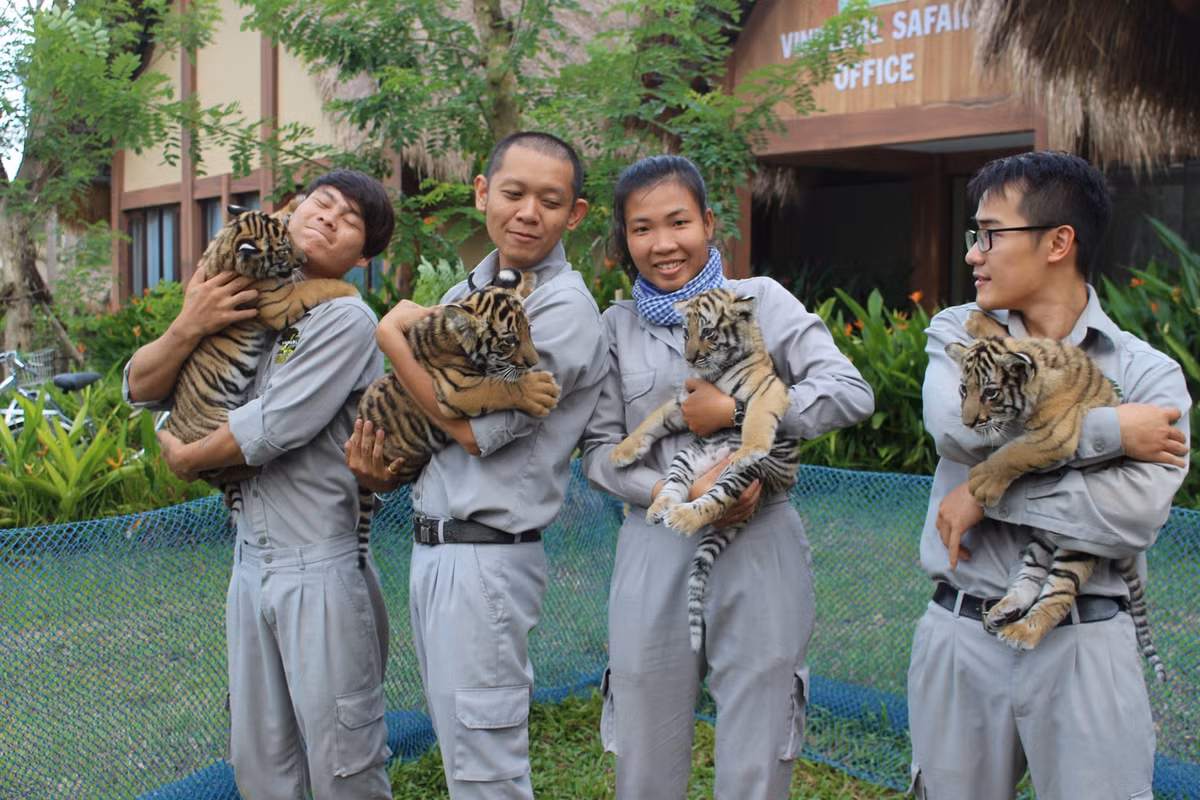 Anh Nhật coi Hiếu và Thảo như những đứa con nhỏ của mình.