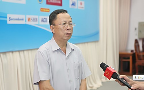 Bí thư Tỉnh ủy Hậu Giang trả lời phỏng vấn cơ quan báo chí..