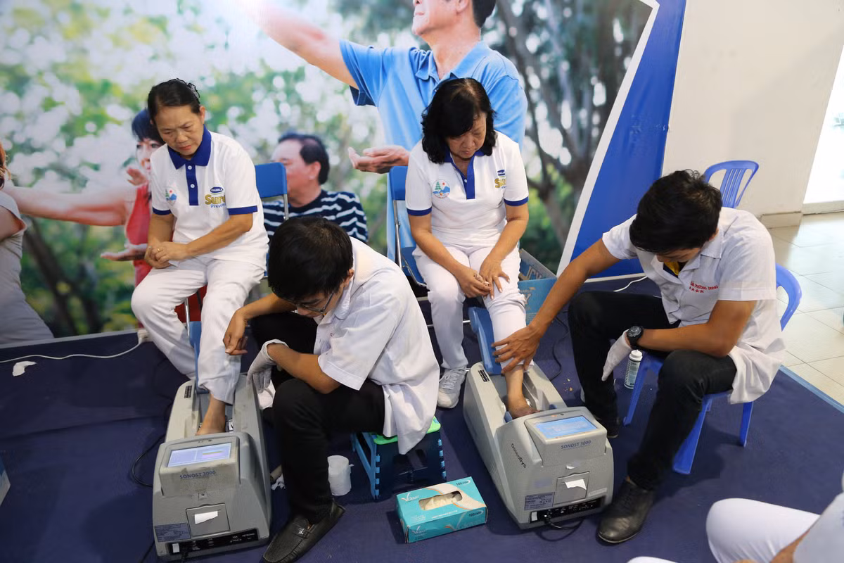 Vinamilk Sure Prevent tiep tuc tu van dinh duong cho nguoi cao tuoi-Hinh-2