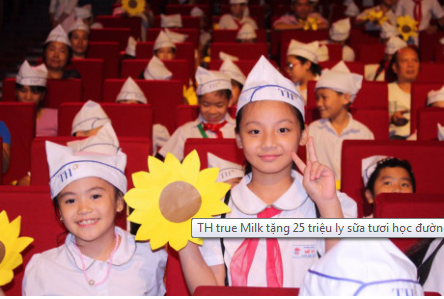 Các em nhỏ tham dự Chương trình “Sữa học đường – Vì tầm vóc Việt”