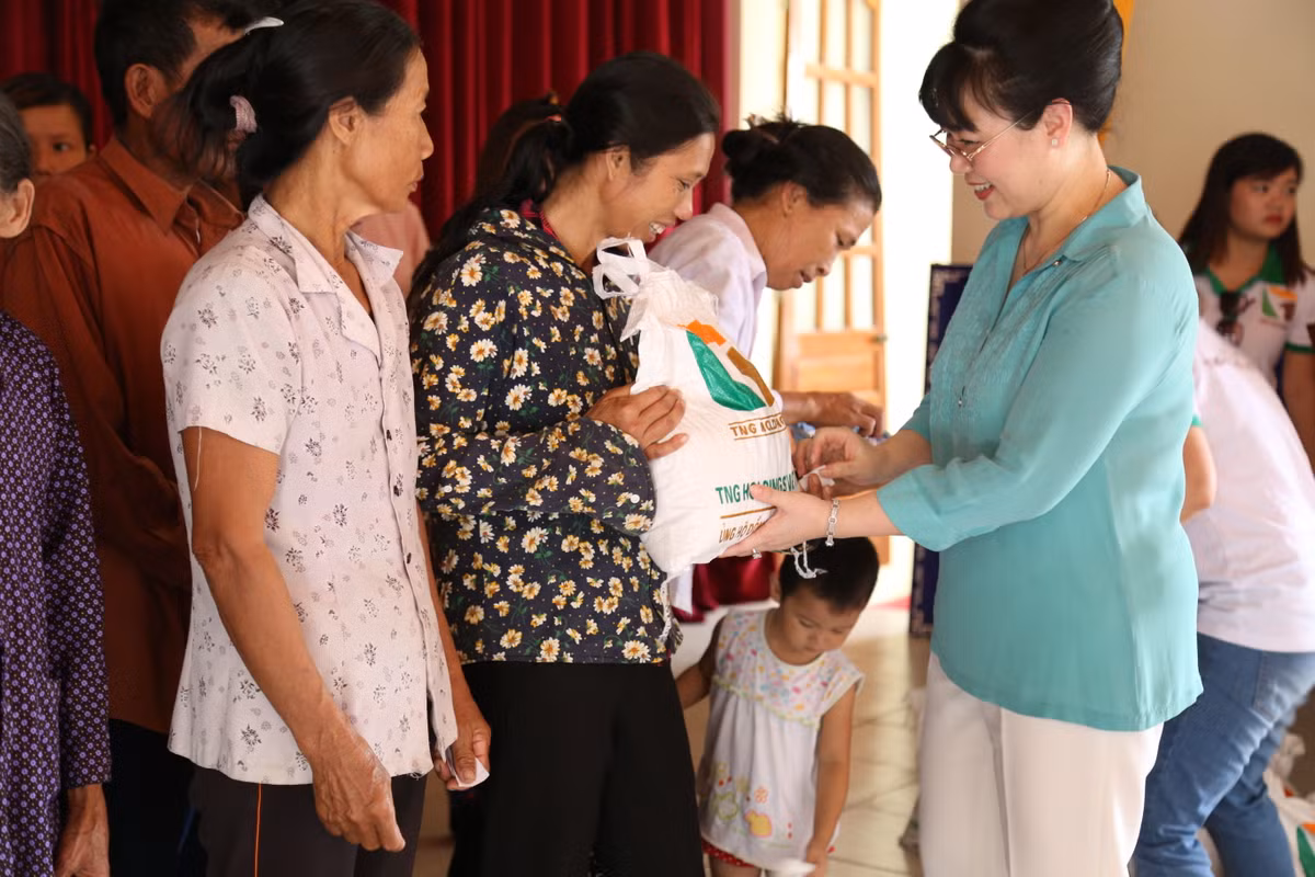 Món quà là nguồn động viên, chia sẻ kịp thời giúp bà con ngư dân yên tâm ổn định cuộc sống.