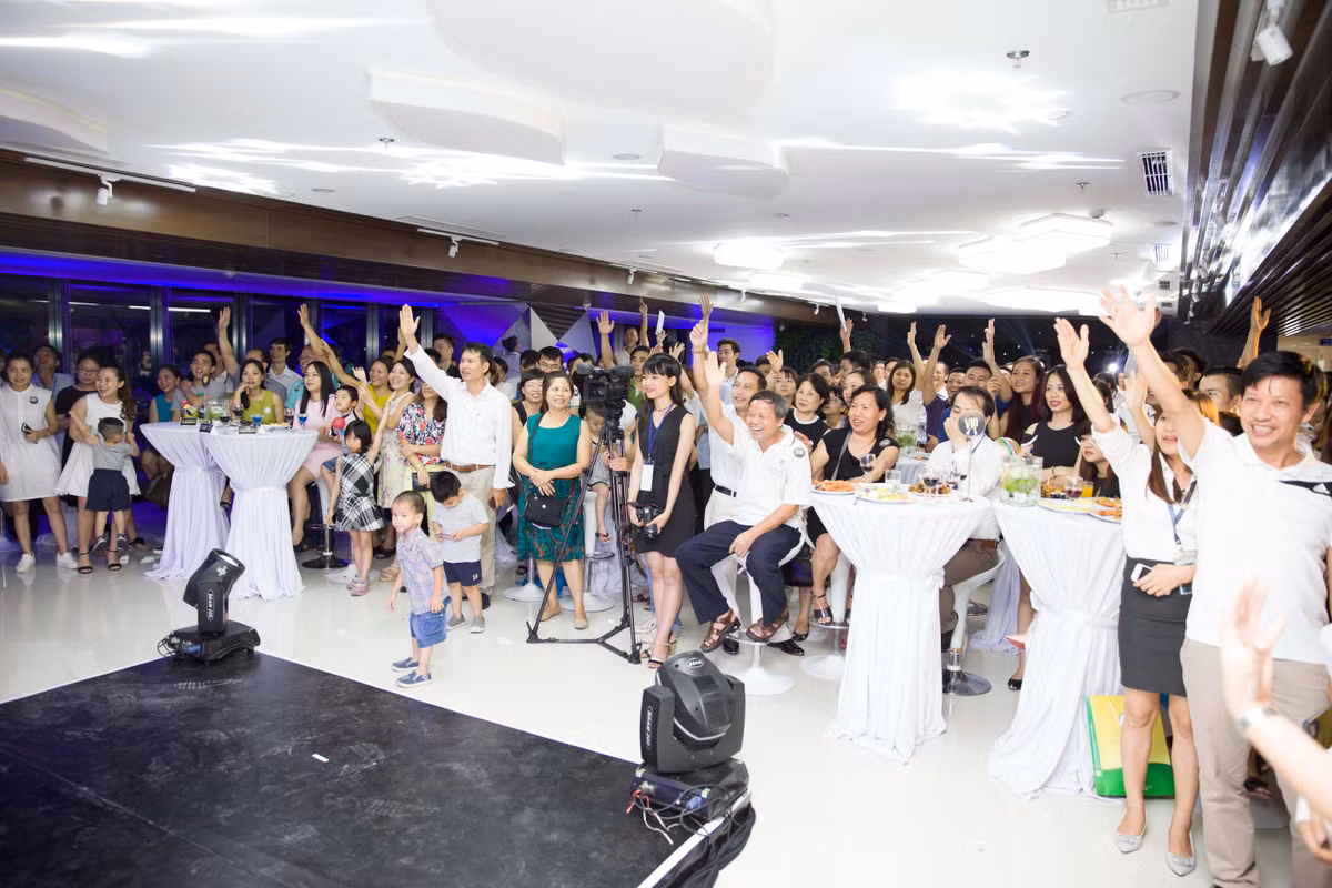 Rất đông khách hàng đã có mặt và hào hứng với sự kiện ra mắt nhà mẫu GoldSeason.