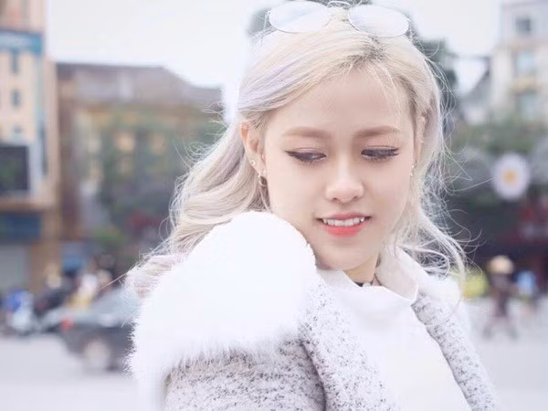 "Hot girl chan khoeo" lan at Top 10 luot vote Miss Teen 2017