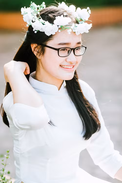 “Ai cũng xem thư viện là ngôi nhà thứ hai, tập hợp thành nhóm lên đó học và trao đổi bài vở. Người nọ chỉ bảo người kia, lỗ hổng kiến thức được lấp dần và ai cũng tiến bộ”, Linh tự hào nói.