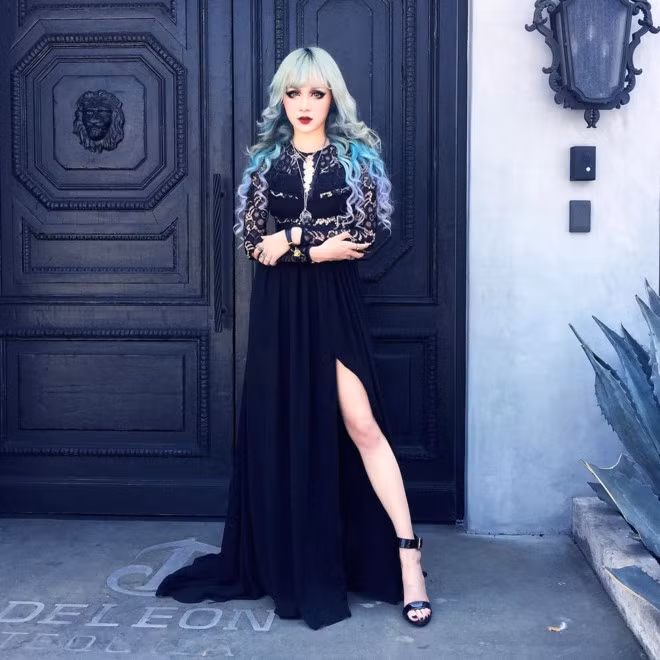 Chính vì thế, 9X còn được biết đến trên các diễn đàn với biệt danh 'búp bê sống'.