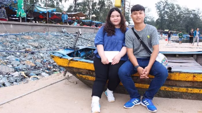 Dẫu sao, tình yêu đẹp chênh lệch ngoại hình của cặp đôi chàng gầy nàng mập này cũng đã làm cộng đồng mạng có niềm tin hơn vào tình yêu chân thành đến từ trái tim.