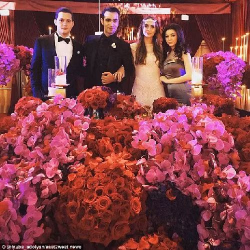 Đám cưới đã chi tới 500.000 USD chỉ để trang trí hoa.