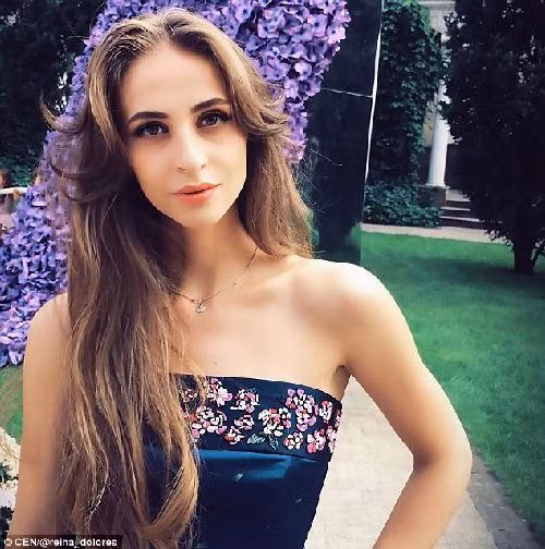 Cặp đôi đã mời các ngôi sao giải trí nổi tiếng trong đó có Lady GaGa, các nghệ sĩ biểu diễn violon tới đám cưới. Những cái tên nổi tiếng trong howbiz Nga như Svetlana Loboda, Nikolai Baskov và Stas Mikhailov đều có mặt trong danh sách khách mời. Để chào đón các vị khách, ban tổ chức còn sắp xếp một nhóm nghệ sĩ biểu diễn violon đứng ở cầu thang.