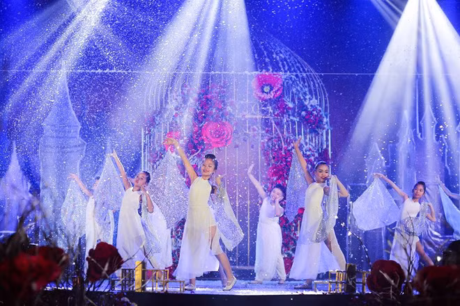 Tuy nhiên, theo quan điểm của một số thành viên trong ekip tổ chức, dù được chuẩn bị rất kỹ càng ở mọi khâu nhưng tiệc cưới của cặp đôi Linh - Tuyết vẫn có một số điểm chưa được như ý.