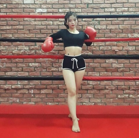 Hậu tiết lộ đam mê học côn nhị khúc của cô bắt nguồn từ những bộ phim của Lý Tiểu Long. "Mình chủ yếu học để rèn luyện sức khỏe, tự bảo vệ bản thân và gia đình. Học võ cũng là cách luyện tập đức tính kiên trì và nhẫn nại. Lúc nhỏ, mình được xem các bộ phim của Lý Tiểu Long và thần tượng anh nên thích côn nhị khúc và quyết tâm theo đuổi".