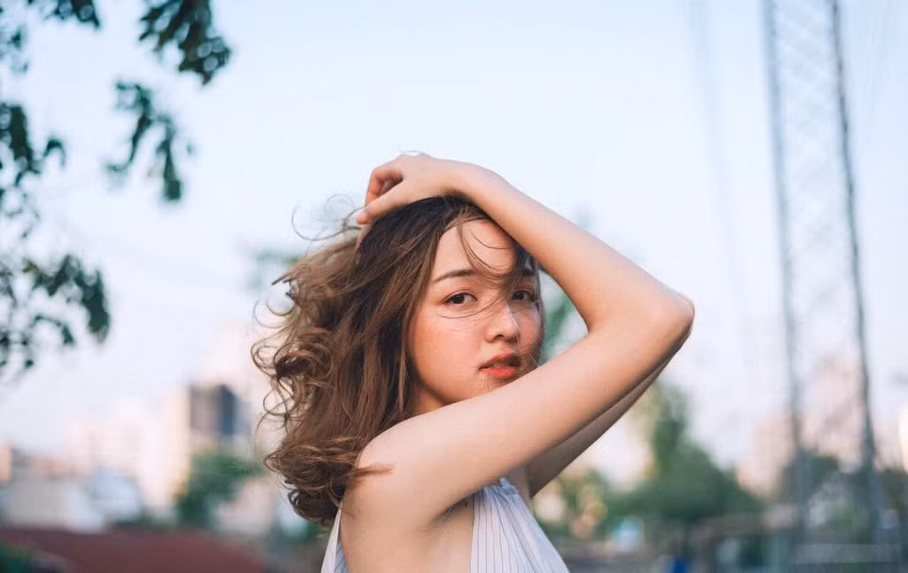 Gương mặt xinh đẹp, biểu cảm đa dạng giúp thiếu nữ được nhiều người yêu mến.