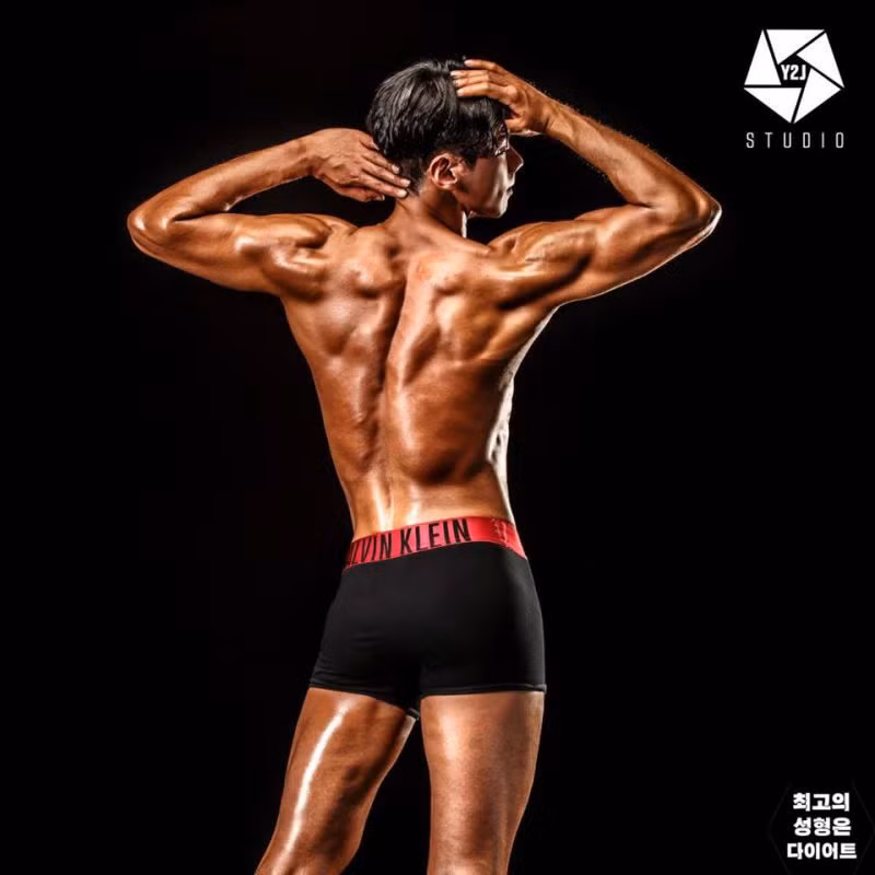 Gun Chul giờ đây chẳng khác nào một vận động viên thể hình chuyên nghiệp. Nhờ vẻ ngoài cường tráng, Jung Gun Chul từ một anh chàng béo xấu xí trở thành hot boy được nhiều cô nàng theo đuổi.