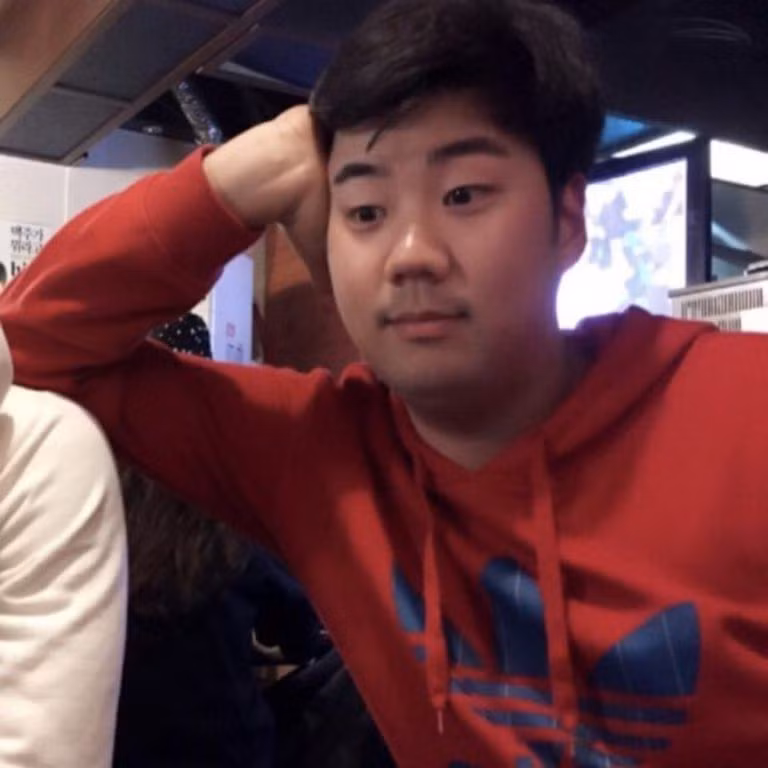 Anh mắc chứng huyết áp cao và trở nên yếu ớt. Cho đến một ngày bị ngất lịm, Jung Gun Chul mới bắt đầu ý thức được tình trạng tồi tệ của mình.