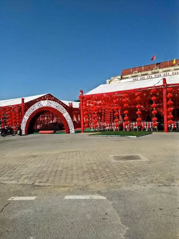 Xon xao dam cuoi khung 2000 mam co o Bac Kan?