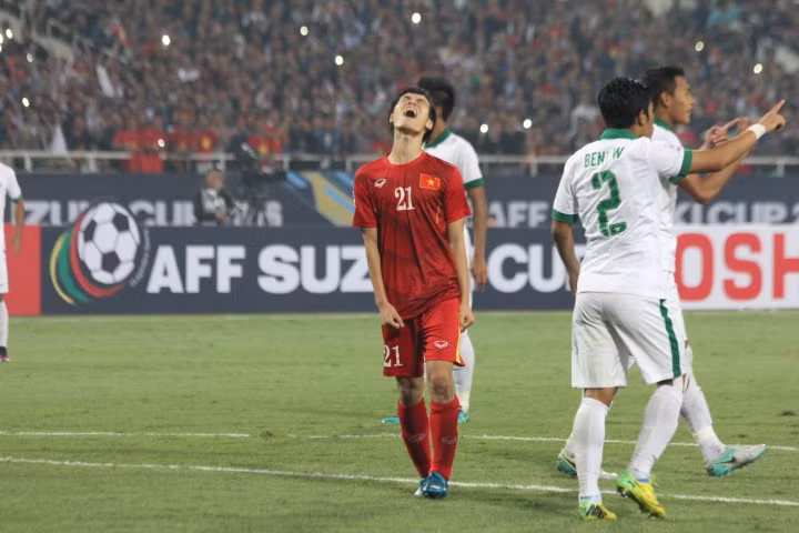 DT Viet Nam 2 - 3 DT Indonesia: Thua tren the ngang cao dau-Hinh-6