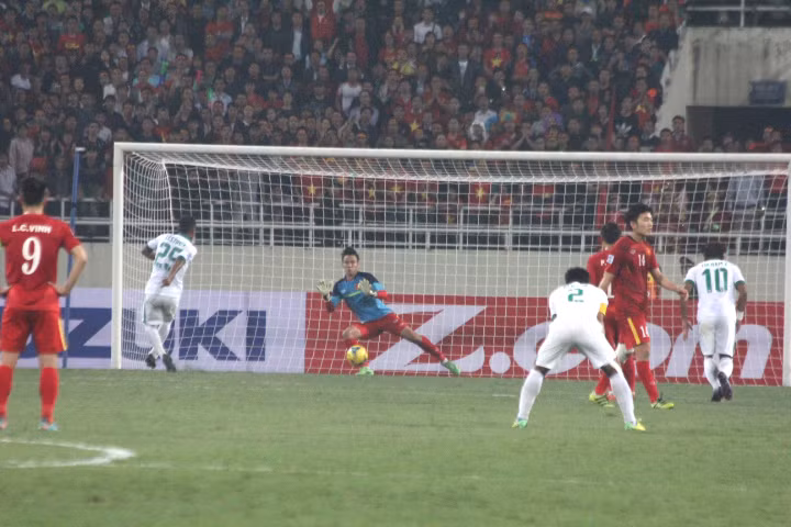 DT Viet Nam 2 - 3 DT Indonesia: Thua tren the ngang cao dau