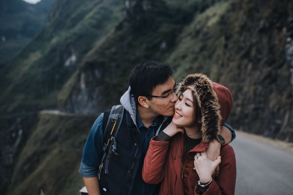 Hành trình du lịch và chụp ảnh cưới ở Hà Giang dù chứa đựng rất nhiều điều lý thú nhưng cũng luôn là thử thách đối với tất cả các bạn trẻ. Dù là một người khỏe mạnh, ham trải nghiệm nhưng để đến được Hà Giang, đến được đèo Mã Pí Lèng… cũng hoàn toàn là một điều không dễ dàng.