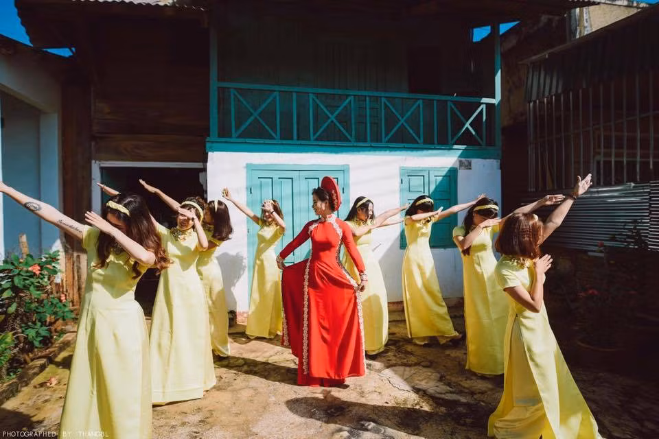 Sự hồn nhiên, tươi vui và tâm lý "không sợ xấu" của những người trẻ tuổi là yếu tố chính làm nên những khoảnh khắc vừa độc lạ, vừa muôn phần đáng yêu này. Không chỉ mang tính chất vui đùa mà những hình ảnh này còn mang ý nghĩa "phơi bày" bản chất của tuổi trẻ: sôi nổi, nhiệt huyết, năng động và yêu thích những thứ phá cách, mới lạ.