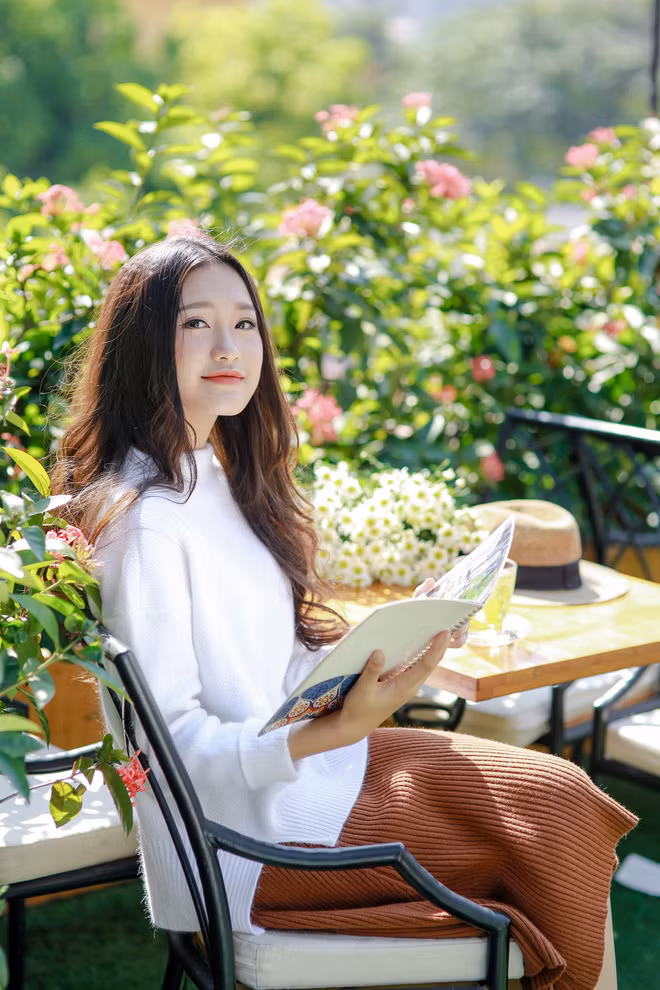 Giữ một phong cách sống giản dị và khá ngại chia sẻ về bản thân, dù có khá nhiều người theo dõi trang cá nhân và đề nghị kết bạn nhưng Hải My vẫn sử dụng Facebook một cách khá lặng lẽ. Thỉnh thoảng cô bạn 10X chỉ thay đổi một tấm hình làm avatar kèm theo những dòng status rất ngắn gọn.