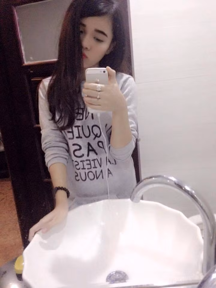 Trái ngược với quan điểm này, rất nhiều người phụ nữ lớn tuổi hơn, đã làm vợ, làm mẹ nhiều năm lại cho rằng: "Mới có 17 mâm đã kêu", "Dâu mới thì phải vậy chứ sao, đã là gì đâu mà phải kêu ca?"... Dường như với kinh nghiệm chịu đựng sự vất vả trong những ngày tháng mới về làm dâu của những người phụ nữ này đã khiến họ có quan điểm, cách nhìn nhận khá cam chịu và cho rằng những nàng dâu mới nào kêu ca về những công việc này là "kém tắm". Về phần mình, Nguyễn Thị Huyền không tỏ ra nghiêng về phe nào trong những cuộc tranh cãi đó, cô cho biết do chưa quen công việc của nhà chồng nên cô cũng chỉ than vãn đôi lời, còn việc rửa bát cô vẫn tình nguyện và mong muốn mình làm thật tốt, không hề có ai thuộc nhà chồng ép buộc cô.