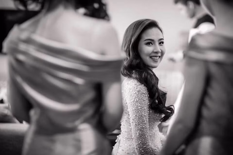 Không phải là một ngôi sao trong làng giải trí Việt Nam, nhưng với sức hút của mình trong vai trò là một nữ MC, BTV nổi tiếng nhất nhì ở đài VTV hiện nay, đám cưới của Mai Ngọc vẫn thu hút được sự quan tâm của rất đông khán giả, cư dân mạng và những người mến mộ "cô gái thời tiết" từ lâu. Từ trước đến nay Mai Ngọc rất kín tiếng, rất ít khi tự chủ động tiết lộ về chuyện tình cảm của mình nhưng chính điều đó lại vô tình khiến mọi người thêm tò mò hơn về cô.