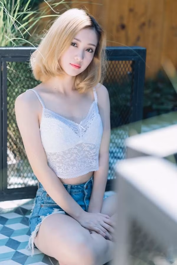 Được biết, "2 girls in love" chỉ là một trong số rất nhiều bộ ảnh xuất sắc mà hot girl trà sữa Việt Nam Jun Vũ thực hiện gần đây. Trước đó chưa lâu, cô gái sinh năm 1995 này đã tung một bộ ảnh chụp ở Thái Lan với vẻ đẹp vô cùng nổi bật. Bộ ảnh là tác phẩm gộp của 4 nhiếp ảnh gia nước ngoài, được đánh giá là xuất sắc toàn diện từ vẻ đẹp, sức quyến rũ của người mẫu cho đến bố cục, màu sắc của từng shoot hình.