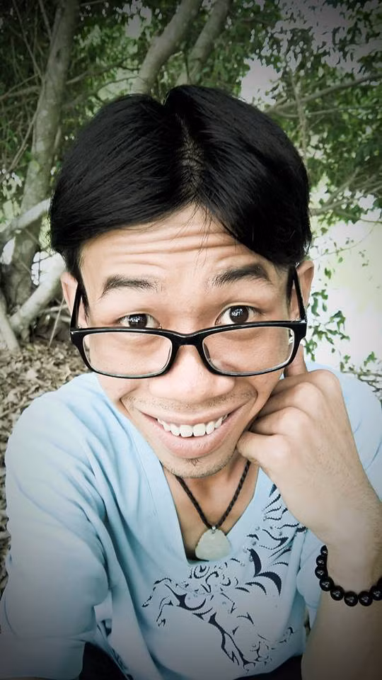 Hiện tại vẫn chưa có nhiều thông tin về nhân vật thảm họa mạng Thánh Sò, chỉ biết rất có thể trong thời gian tới, dân mạng Việt sẽ được thấy một bản sao của Tùng Sơn, giống nhau từ phong cách, kiểu ăn mặc cho đến cách tự làm xấu mình, tung những chiêu trò trên mạng xã hội. Hiện tại, fanpage của Thánh Sò đã được hơn 100 nghìn lượt thích nhưng rất nhiều khả năng con số này là ảo hoặc có được chỉ nhờ vào sự hiếu kỳ của dân mạng là chính. Ảnh trong bài: Facebook nhân vật.