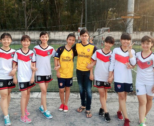 Gắn cuộc đời mình với sự nghiệp “trèo đò cho chữ”, thầy Đức luôn cảm thấy hạnh phúc, trẻ hóa bởi luôn được dìu dắt từng thế hệ trẻ trưởng thành, cùng các em học sinh đi qua thanh xuân với những điều tuyệt vời nhất. Chính bởi sự nhiệt tình, tâm lí, tận tâm và hài hước ấy, thầy Đức luôn là “thầy chủ nhiệm của năm” trong mắt học trò, được rất nhiều học sinh yêu mến, kính phục.