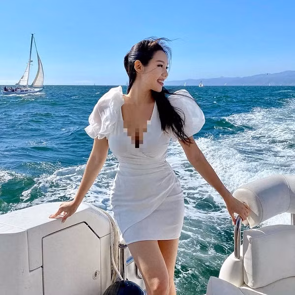 Nỗ lực không ngừng, body Li Eubi ngày càng nóng bỏng. Nhìn khuôn ngực nở nang, vùng eo thon gọn, không ít người quan tâm cảm thấy bất ngờ, thốt lên kinh ngạc.