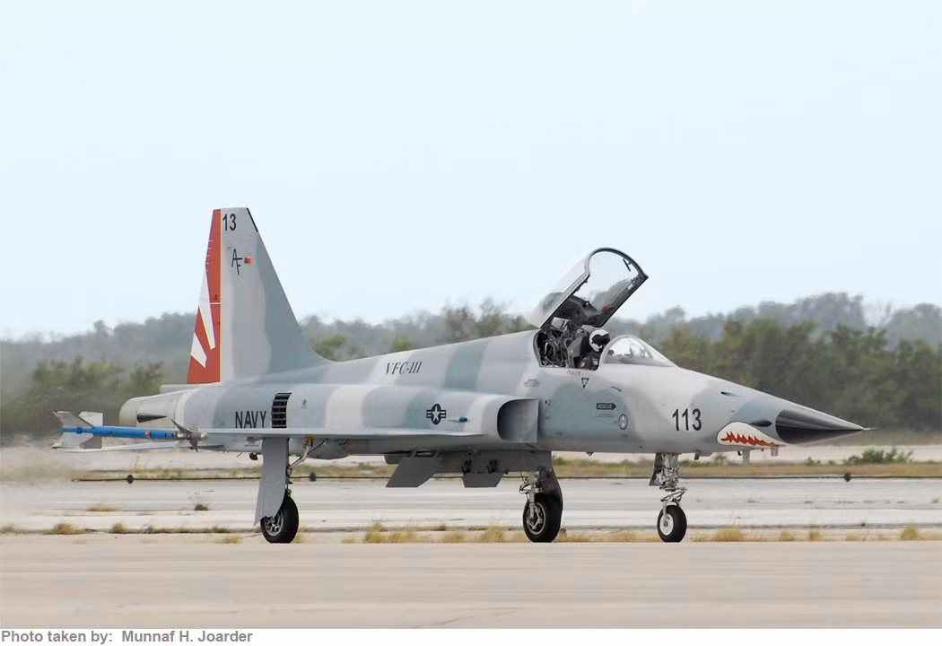 Ở trong nước, Mỹ chỉ dùng F-5E để huấn luyện tập bắn, nhưng trên thế giới thì F-5E được viện trợ (cho không) và bán với giá rẻ cho các nước đồng minh sử dụng.