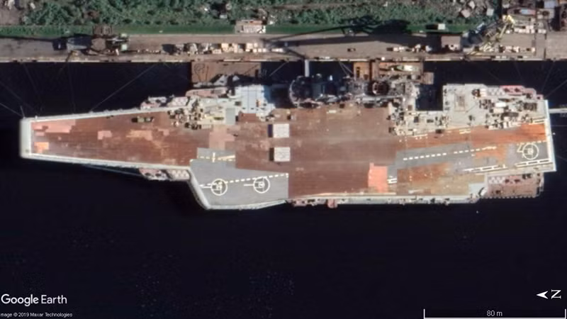 Không dừng lại ở đó, quá trình nâng cấp có thể phục hồi tổ hợp tên lửa hành trình siêu thanh P-700 Granit hoặc thay thế vũ khí này bằng ten lửa hành trình tầm xa Kalibr, vũ khí tiến công chính của tàu sân bay Đô đốc Kuznetsov.